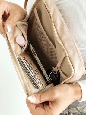 Beige Everyday Crossbody Wallet Bag